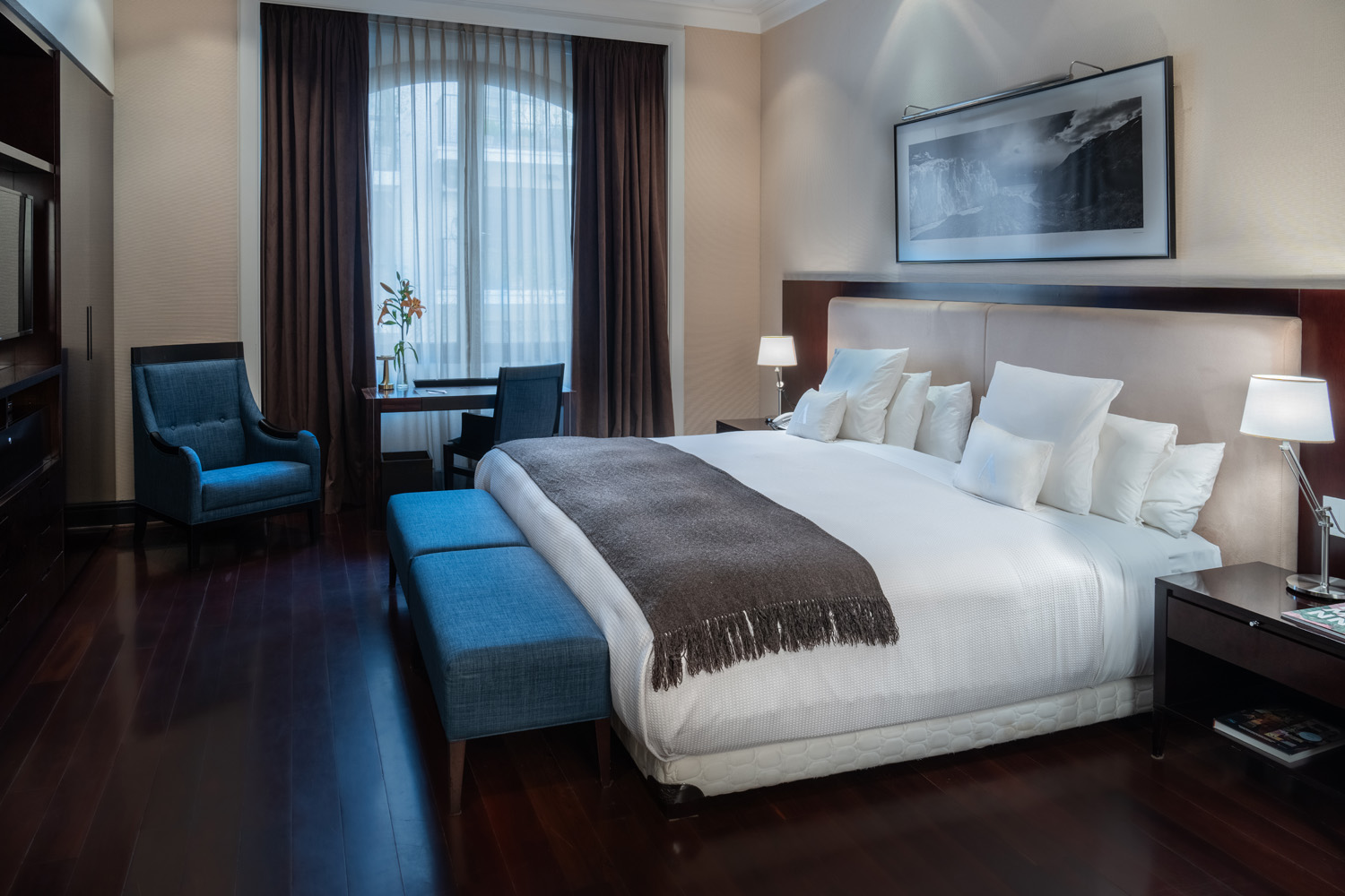 elegant hotel room in Algodon Mansion